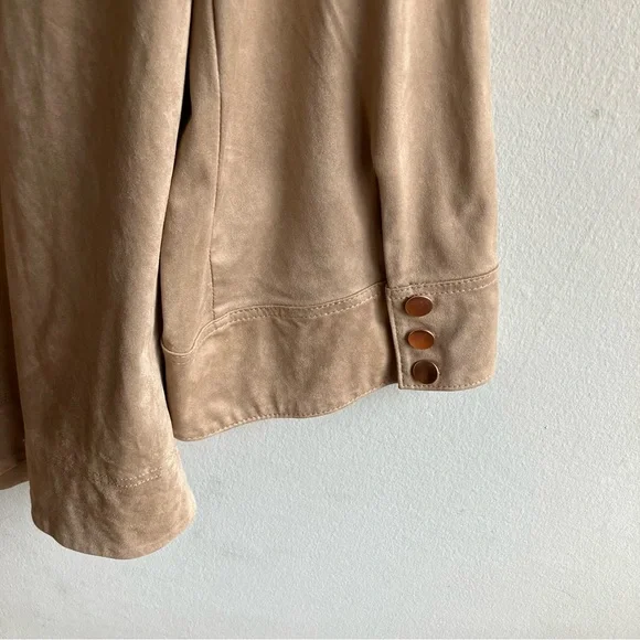 Free People Ari Faux Suede Shirt Jacket Size M Tan Rose Gold Buttons Boho Top - Picture 10 of 16